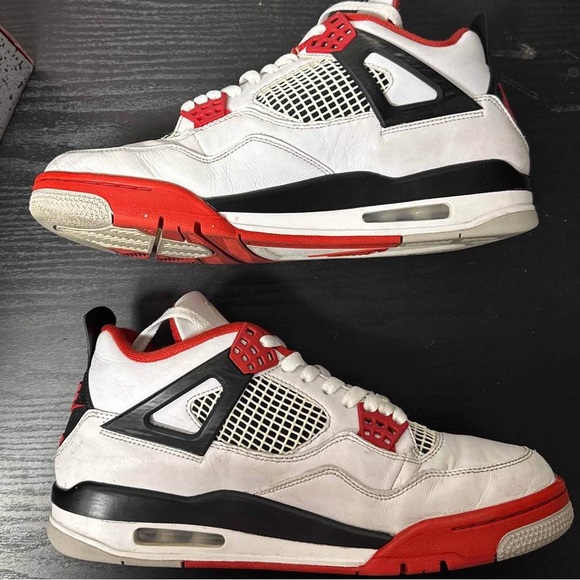 Air Jordan 4 Retro ‘Fire Red’ 2020 - Picture 4 of 7
